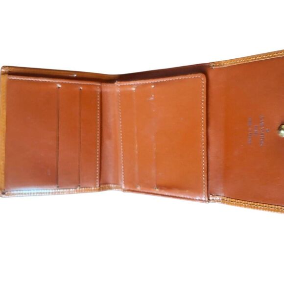 Louis Vuitton Epi Leather Wallet – Brown Bifold with Coin Pocket, Pre-Owned - Picture 4 of 10